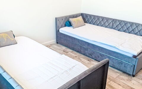 Impasse des Cabanons: Design Intérieur, Sol, Sol, Plafond, Appartement, Ombre, Chaise, Luminaire, Lampe, Plante D'Appartement