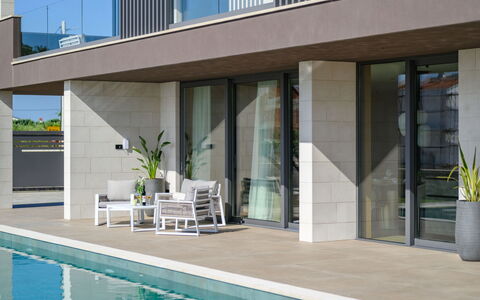 Teulu: Design Intérieur, Sol, Sol, Plafond, Appartement, Ombre, Chaise, Luminaire, Lampe, Plante D'Appartement