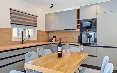 Kala: Design Intérieur, Sol, Sol, Plafond, Appartement, Ombre, Chaise, Luminaire, Lampe, Plante D'Appartement