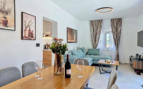 Kala: Design Intérieur, Sol, Sol, Plafond, Appartement, Ombre, Chaise, Luminaire, Lampe, Plante D'Appartement
