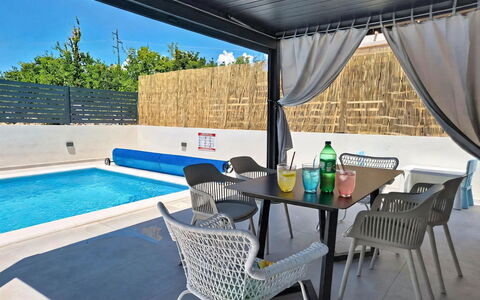 Kala: Design Intérieur, Sol, Sol, Plafond, Appartement, Ombre, Chaise, Luminaire, Lampe, Plante D'Appartement