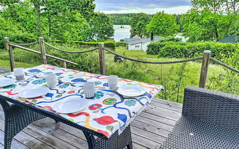 Sjöarpstugan: Meubles, Mobilier De Jardin, Table, Chaise, Tableau De Plein Air, Table Cuisine Et Salle A Manger, Ombre, Loisir, Jardin, Table Basse