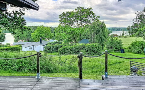 Sjöarpstugan: Lot Terre, Jardin, Printemps, Pelouse, Ombre, Passerelle, Aménagement Paysager, Cour, Parc