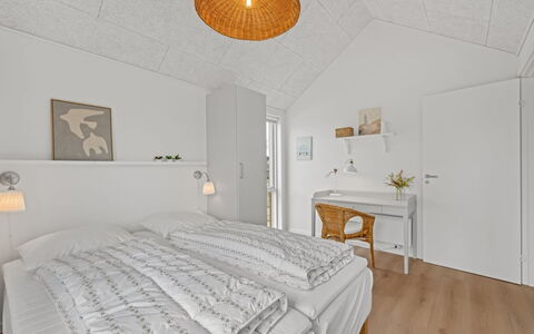 Ila - 350M from the Sea: Bois, Plafond, Design Intérieur, Sol, Sol, Chambre, Meubles, Lit, Cadre De Lit, Literie