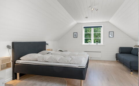 Stanko - 300M from the Sea: Bois, Chambre, Lit, Sol, Sol, Literie, Cadre De Lit, Design Intérieur, Drap De Lit, Parquet