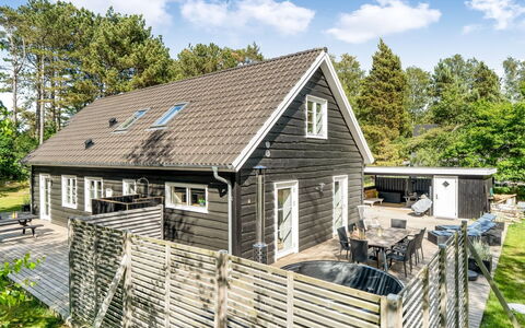 Stanko - 300M from the Sea: Maison, Chalet, Domicile, Siding, Batiments Jardin, Cabane En Rondins, Planche, Dur, Ferme, Porche