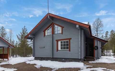 Luonnonrauha a: Bois, Maison, Chalet, Siding, Domicile, Toit, Cabane En Rondins, Pente, Cabanon
