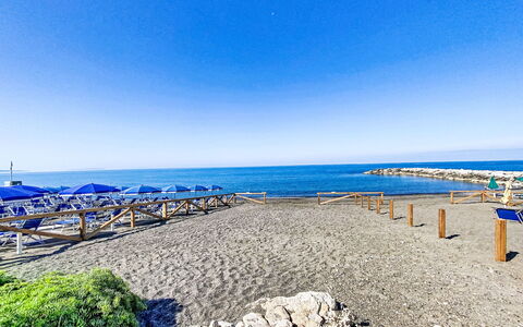 Cecina 570: Bleu, Plan D'Eau, Plage, Horizon, Côte, Mer, Été, Cotiers Et Relief Océaniques, Rive, Océan