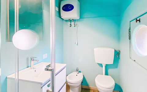 Cecina 570: Siège De Toilette, Luminaire Plomberie, Salle De Bains, Toilette, Lavabo, Design Intérieur, Sol, Sol, Plomberie, Évier