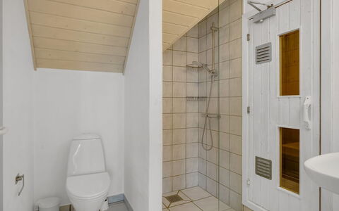 Hildegard - 50M from the Sea: Sol, Sol, Luminaire Plomberie, Mur, Bois, Design Intérieur, Salle De Bains, Plafond, Toilette, Pièce