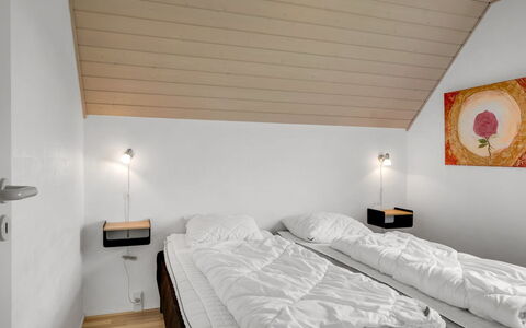 Hildegard - 50M from the Sea: Design Intérieur, Sol, Lit, Sol, Chambre, Bois, Plafond, Meubles, Literie, Drap De Lit