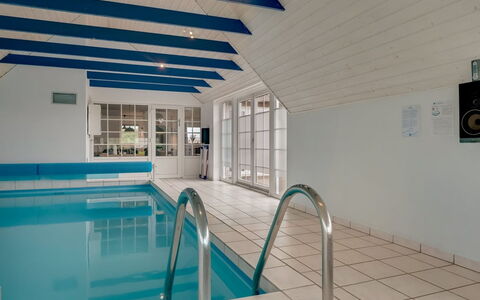 Hildegard - 50M from the Sea: Sol, Sol, Plafond, Design Intérieur, Piscine, Meubles, Composite, Recours, Chaise, Conception