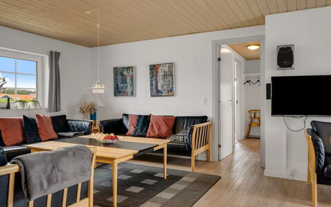 Hildegard - 50M from the Sea: Meubles, Sol, Bois, Design Intérieur, Plafond, Sol, Pièce, Parquet, Salon, Domicile