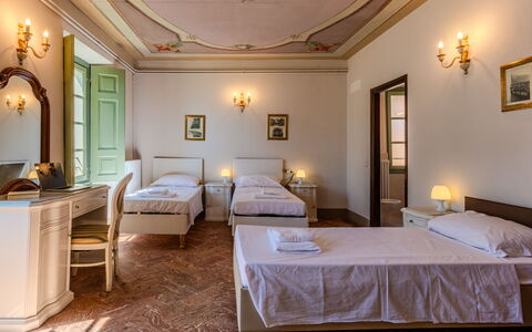 Cà Pendula: Plafond, Design Intérieur, Sol, Chambre, Pièce, Sol, Éclairage, Meubles, Cadre De Lit, Lit