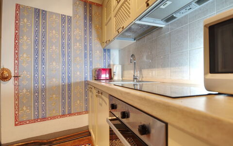 I Tre Camini: Bois, Sol, Design Intérieur, Sol, Pièce, Éclairage, Principaux Appliance, Comptoir, Plafond, Cuisine