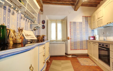 I Tre Camini: Design Intérieur, Bois, Sol, Meubles, Cuisine, Sol, Cabinetry, Comptoir, Pièce, Éclairage