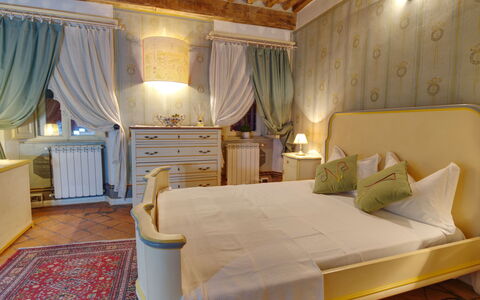 I Tre Camini: Meubles, Design Intérieur, Lit, Chambre, Sol, Bois, Sol, Pièce, Drap De Lit, Literie