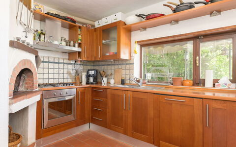 Cuculo: Cuisine, Appareil De Cuisine, Comptoir, Meubles, Cabinetry, Principaux Appliance, Design Intérieur, Sol, Bois, Plafond
