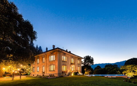 Flor Grand Lake Villa: Bâtiment, Maison, Architecture, Façade, Domicile, Biens, Lot Terre, Ferme, Manoir, Villa