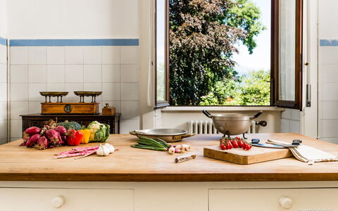 Flor Grand Lake Villa: Vaisselle, Cuisine, Fruit, Aliments, Comptoir, Design Intérieur, Meubles, Appareil De Cuisine, Produire, Domicile