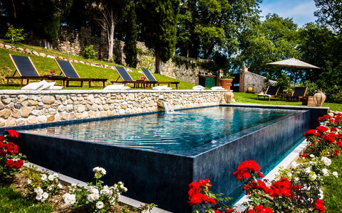 Villa Veneta - Historic Villa in the Prosecco Hill: Bleu, Piscine, Caractéristique De L'Eau, Jardin, Aménagement Paysager, Ombre, Conception, Arrière-Cour, Mobilier De Jardin, Dalle