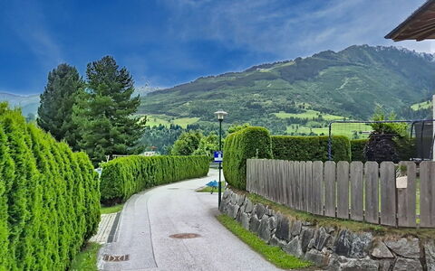 Boutique Appartement Tauernblick: Montagnes Relief, Vert, Montagne, Colline, Montagnes, Paysage, Nuage, Station De Montagne, Chaîne De Montagnes
