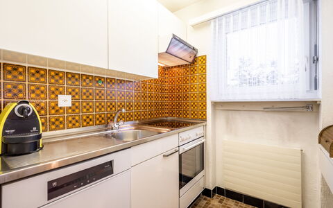Via Sulten 12: Sol, Principaux Appliance, Cuisine, Bois, Sol, Design Intérieur, Comptoir, Appareil De Cuisine, Plafond, Tuile