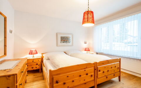 Via Sulten 12: Lit, Meubles, Design Intérieur, Chambre, Bois, Plafond, Sol, Drap De Lit, Sol, Literie