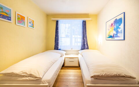 Via Sulten 12: Lit, Chambre, Design Intérieur, Drap De Lit, Literie, Sol, Sol, Meubles, Linge, Pièce