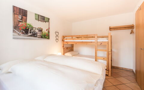 Val Mulin 14.1: Bois, Domicile, Meubles, Chambre, Lit, Literie, Gelé, Hôtel, Cadre De Lit, Drap De Lit