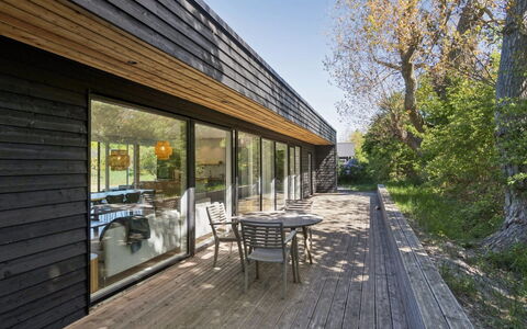 Eliene - 500M from the Sea: Sol, Mur, Sol, Design Intérieur, Bois, Plafond, Parquet, Éclairage, Meubles, Revêtement De Sol Stratifié