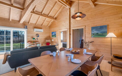 Taija - 200M to the Fjord: Bois, Domicile, Chalet, Maison, Porte, Plafond, Dur, Cabane En Rondins, Tache De Bois, Planche
