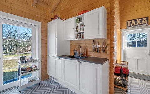 Taija - 200M to the Fjord: Bois, Cuisine, Sol, Design Intérieur, Principaux Appliance, Appareil De Cuisine, Sol, Meubles, Pièce, Cabinetry