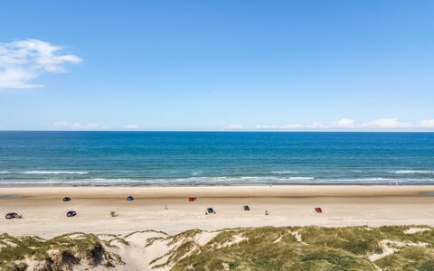 Zina - 50M from the Sea: Bleu, Plage, Horizon, Côte, Mer, Écorégion, Cotiers Et Relief Océaniques, Rive, Océan, Le Sable