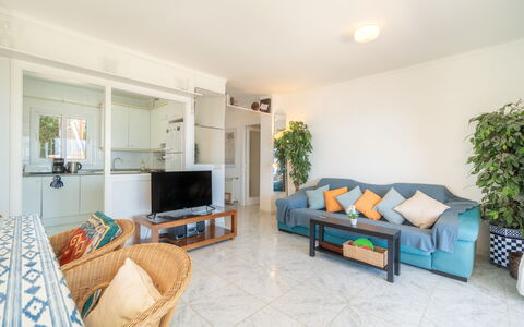 Magrana Pool House: Meubles, Sol, Design Intérieur, Sol, Bois, Canapé, Plafond, Salon, Pièce