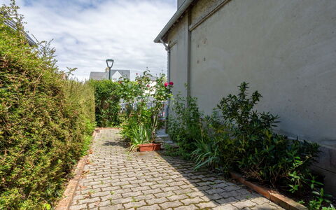 Villerville: Arbuste, Zone Résidentielle, Couverture De Sol, Jardin, Passerelle, Aménagement Paysager, Allée, Trottoir, Dalle