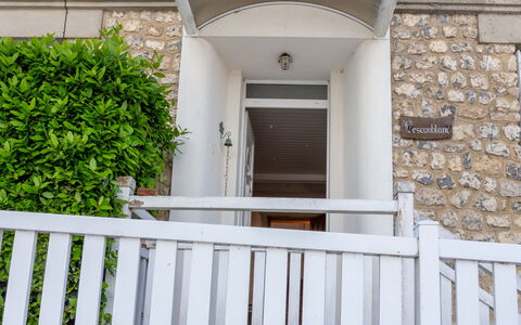 Villerville: Bois, Porche, Balustrade, Composite, Porte, Balcon, Balustre, Accueil Porte, Escaliers, Moulage