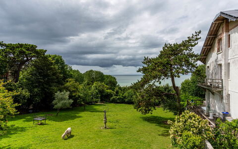 Villerville: Bleu, Jardin, Pelouse, Cour, Aménagement Paysager, Arrière-Cour, Ferme