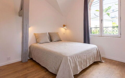Villerville: Sol, Design Intérieur, Bois, Sol, Chambre, Plafond, Meubles, Lit, Pièce, Parquet