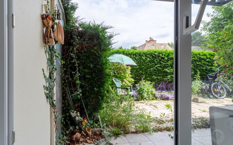 Les Portes de la Mer: Arbuste, Porte, Ombre, Jardin, Pot De Fleur, Accueil Porte, Plante D'Appartement, Cour, Arrière-Cour, Cour