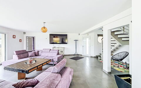 Maison Kergrosse: Design Intérieur, Canapé, Sol, Plafond, Meubles, Domicile, Salon, Sol, Architecture, Éclairage