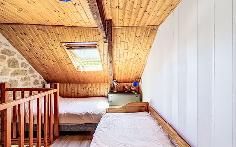 Maison Nid de la Ria: Bois, Sol, Sol, Meubles, Design Intérieur, Chambre, Plafond, Pièce, Lit, Domicile