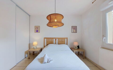 L'Etoile du Sud: Meubles, Design Intérieur, Lit, Mur, Chambre, Sol, Bois, Plafond, Sol, Luminaire