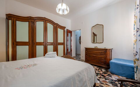 A Cà du Piero: Lit, Chambre, Design Intérieur, Mur, Meubles, Sol, Sol, Bois, Drap De Lit, Literie