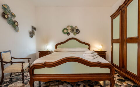 A Cà du Piero: Meubles, Design Intérieur, Chambre, Lit, Sol, Sol, Bois, Drap De Lit, Pièce, Literie