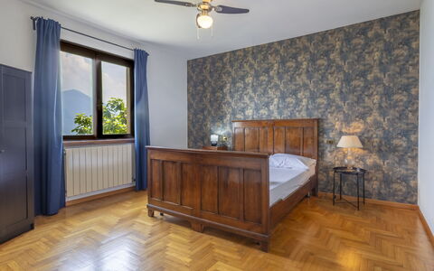 Ortigara Terrace View: Lit, Meubles, Design Intérieur, Chambre, Literie, Drap De Lit, Bois, Sol, Plafond, Sol