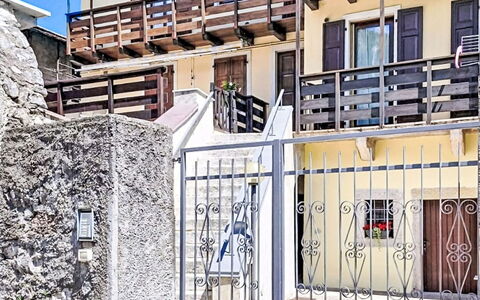 Edera: Porte, Appartement, Balcon, Design Urbain, Béton, Escaliers, Balustrade, Hôtel