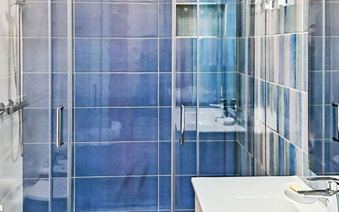 Edera: Bleu, Sol, Sol, Design Intérieur, Luminaire Plomberie, Salle De Bains, Tuile, Douche, Plomberie, Porte