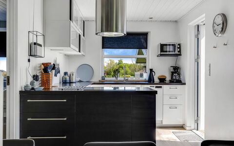 Susianna - 550M from the Sea: Appareil De Cuisine, Cuisine, Comptoir, Meubles, Design Intérieur, Principaux Appliance, Sol, Électroménager, Cabinetry, Éclairage