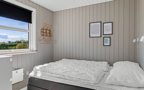 Susianna - 550M from the Sea: Chambre, Lit, Bois, Design Intérieur, Sol, Sol, Drap De Lit, Literie, Plafond, Cadre De Lit